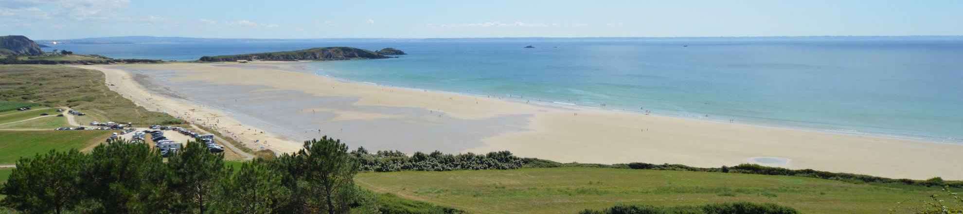 Der Sandstrand L'Aber auf der Halbinsel Crozon im Süd-Finistère ist ein beliebter Kite und Surf Strand, er liegt am Ende der Baie de Douarnenez
